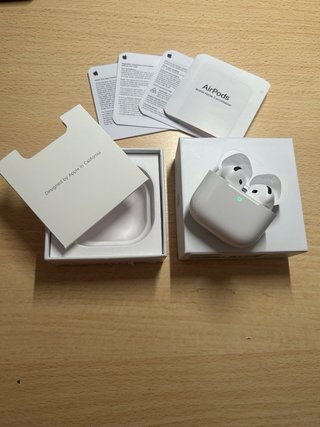 Apple AirPods 4