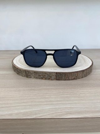 Gafas de sol negras y azules