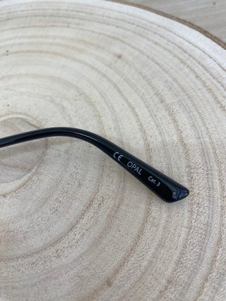 Gafas de sol negras y azules