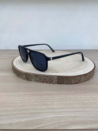 Gafas de sol negras y azules