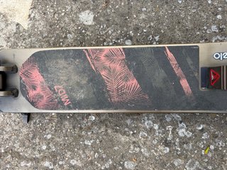 Patinete Oxelo rosa y negro