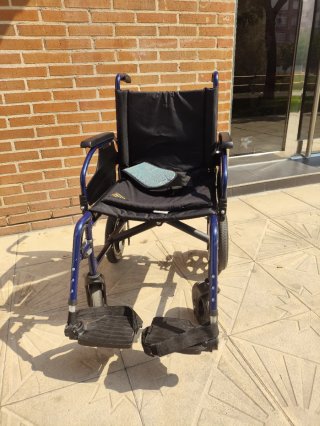 Silla de ruedas ancha plegable