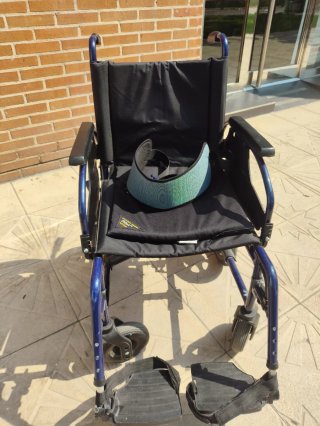 Silla de ruedas ancha plegable