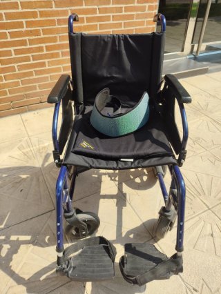 Silla de ruedas ancha plegable