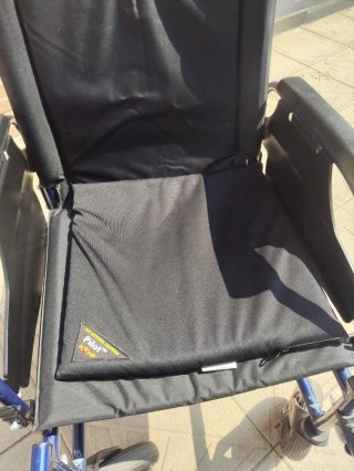 Silla de ruedas ancha plegable