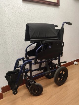 Silla de ruedas ancha plegable