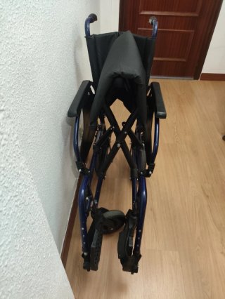 Silla de ruedas ancha plegable
