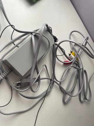 Nintendo Wii Blanca + Mando + 2 Juegos
