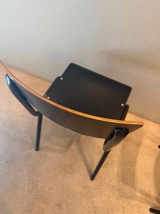 Silla escolar negra metal y madera