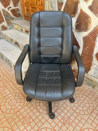Silla de oficina negra