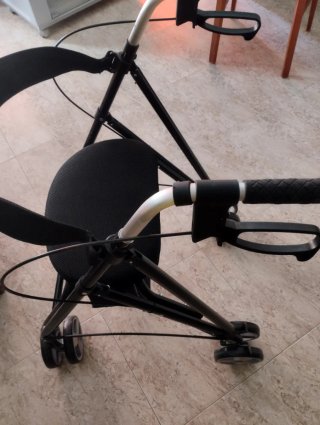 Andador Forta Drakon. 4 ruedas con asiento