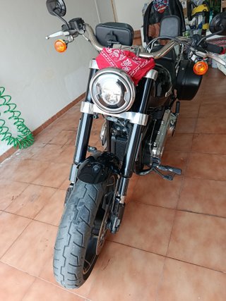 Harley Davidson Sport Glide 107 Negra