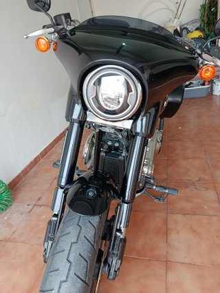 Harley Davidson Sport Glide 107 Negra