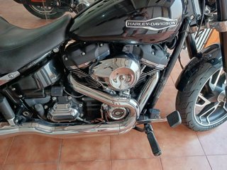 Harley Davidson Sport Glide 107 Negra