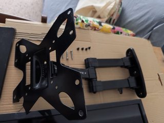 LG 32 TV con soporte de pared