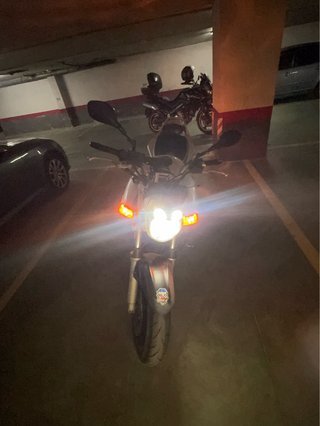 Suzuki GSR-600 Naked 2009 Plata
