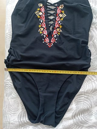Bañador negro con estampado étnico
