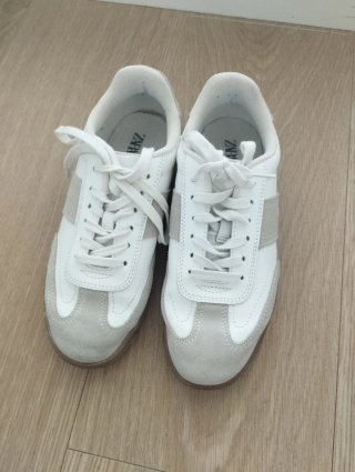 Zapatillas Zara Blancas y Grises