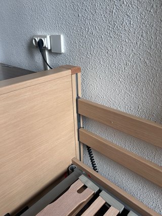 Cama articulada madera con ruedas