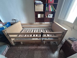 Cama articulada madera con ruedas