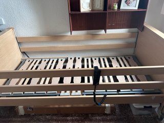 Cama articulada madera con ruedas