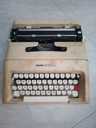 Máquina de escribir Olivetti Lettera 35