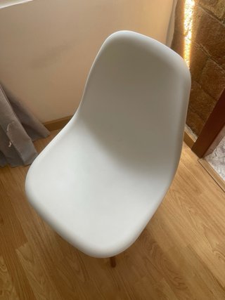 Silla estilo escandinava blanca
