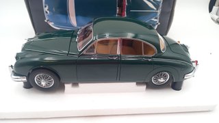 ICS2010002A Model Icons Jaguar Mk2 1/18, punti di