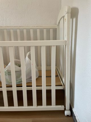 Cuna de bebé blanca Sin colchon