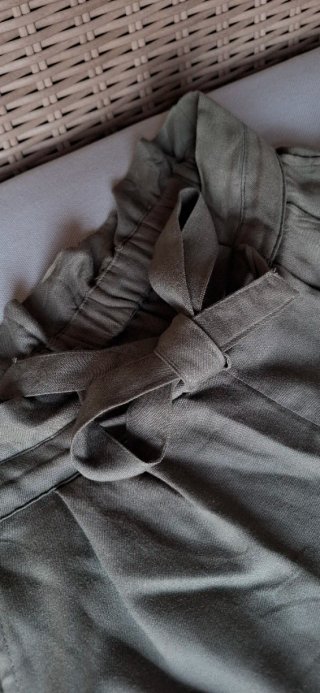 Pantalón corto verde con cinturón