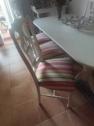Mesa de comedor y 5 sillas