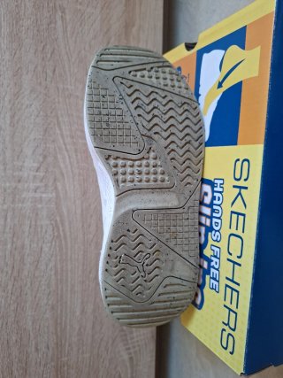 Zapatillas Puma Beige y Blancas