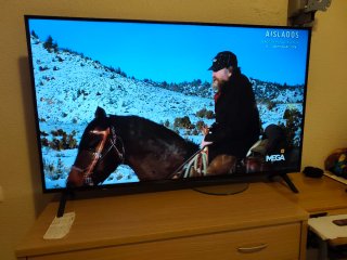 Televisor UHD AI de 75/55