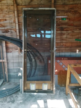 Puerta aluminio y vidrio