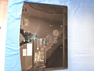 Televisor lg con soporte de pared. Sin mando. Sin