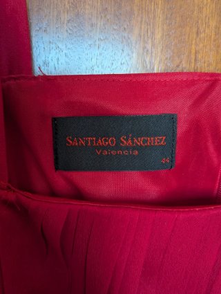 Vestido largo rojo con adornos