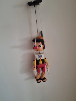Marioneta de madera estilo Pinocchio