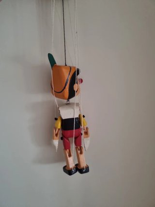 Marioneta de madera estilo Pinocchio