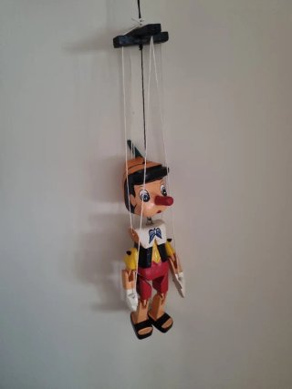 Marioneta de madera estilo Pinocchio