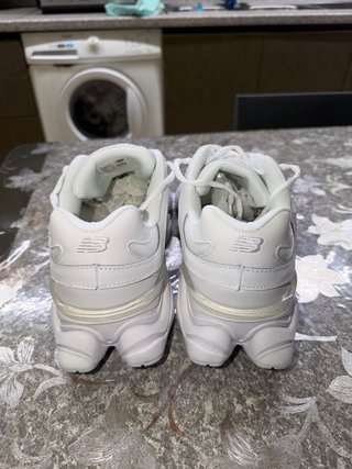 New Balance 9060 Bianche - Pari al Nuovo