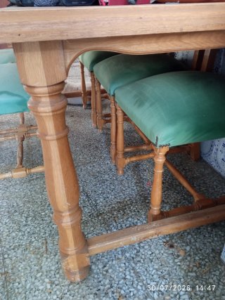 Mesa madera y 6 sillas tapizadas