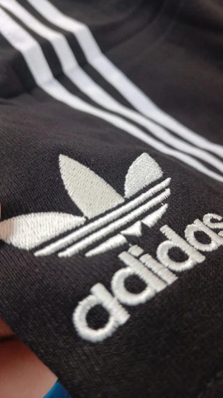 Completino Adidas unisex vari colori disponibili