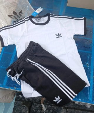 Completino Adidas unisex vari colori disponibili