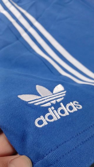 Completino Adidas unisex vari colori disponibili