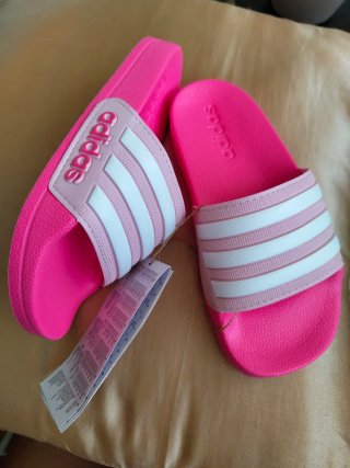 Chanclas Adidas rosas talla 31