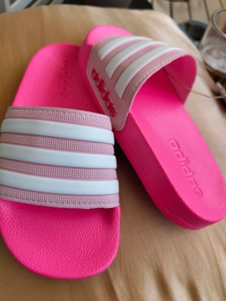 Chanclas Adidas rosas talla 31