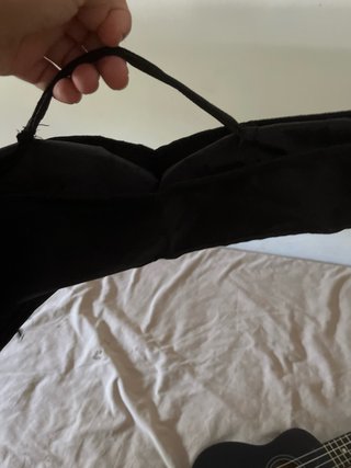Ukelele negro con funda