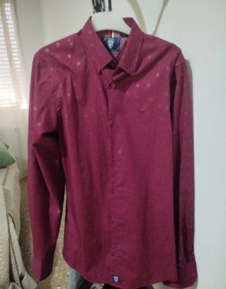 Camisa Burdeos con puntos