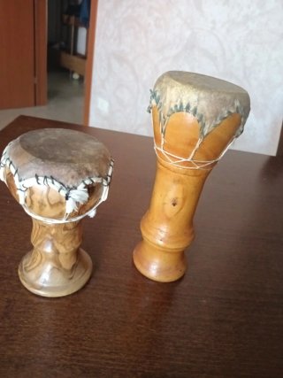 Coppia di tamburi bongo in legno