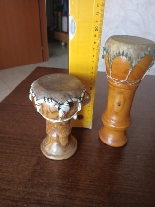 Coppia di tamburi bongo in legno